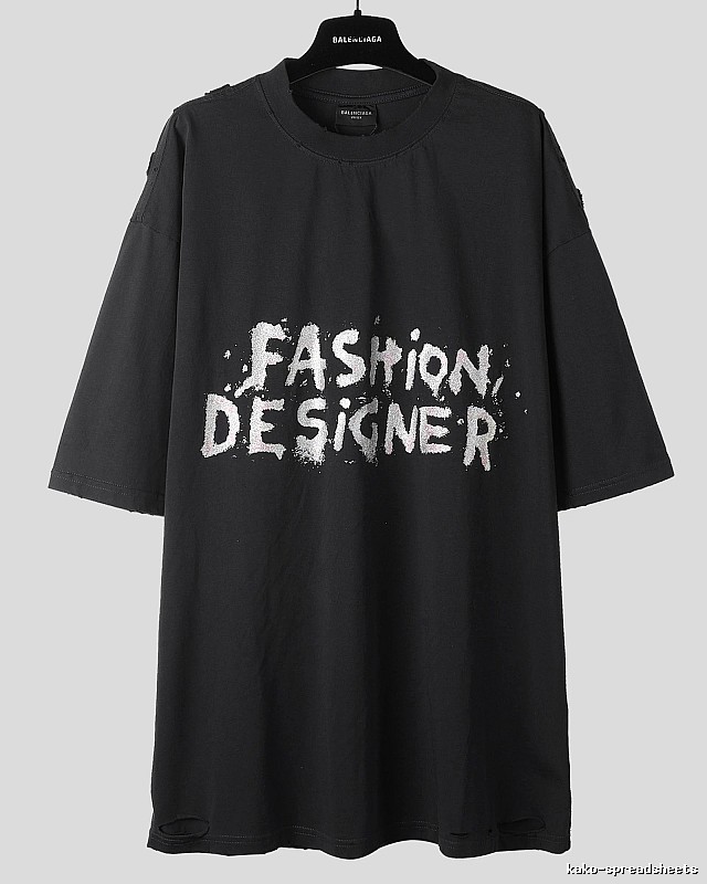 Balenciaga's trendy and cool black T-shirt