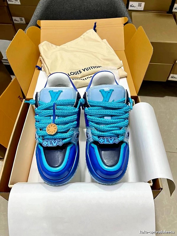 Blue Low-top Louis Vuitton Sneaker with Blue Teal Low-top in Detail