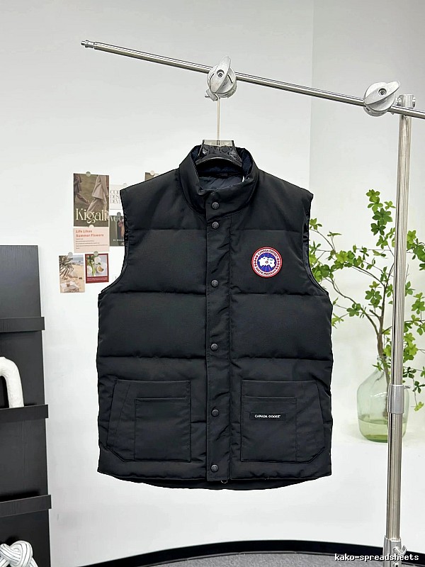 Canada Goose Streetwear Puffer vest Cream Button Vest with Logo Accent