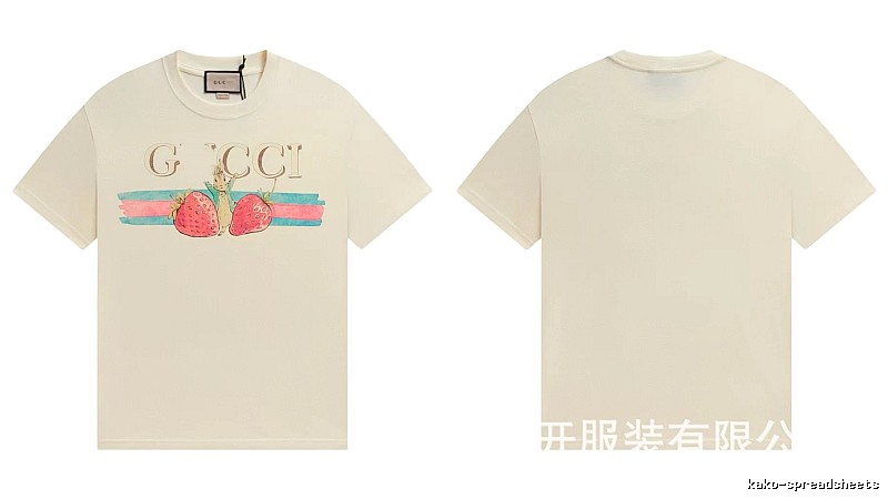 Gucci Vintage Off-white T-shirt with Strawberry Rabbit Print