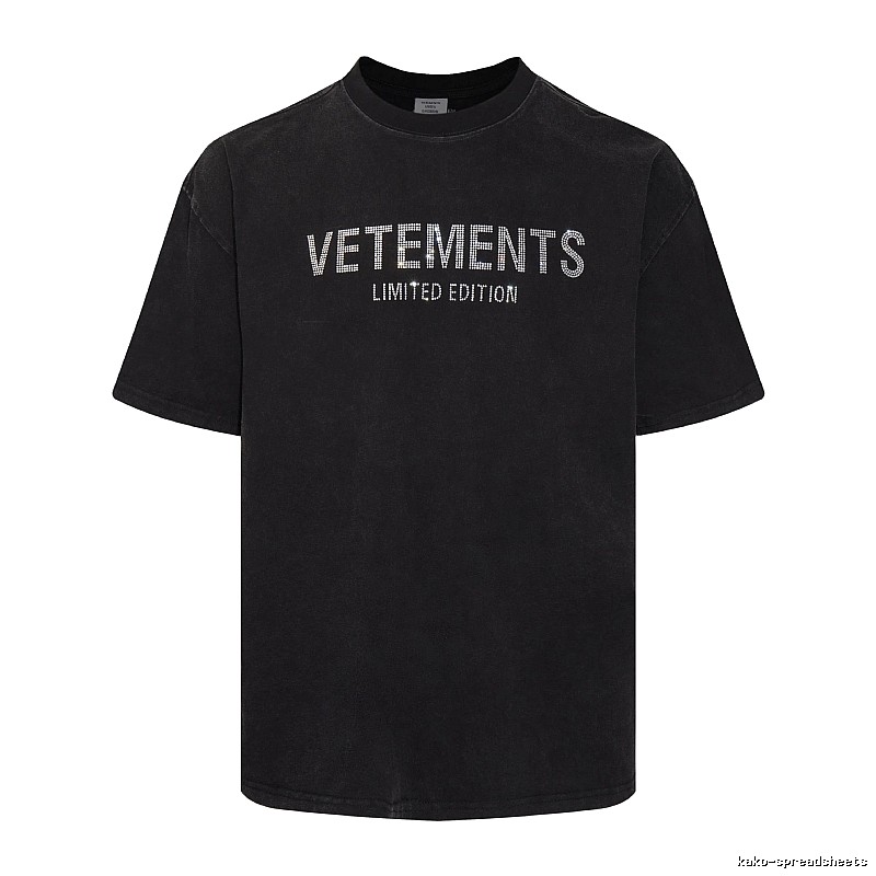 Logo Detail Statement graphic T-shirt Black Colorful Lucky with Relaxed Feel
