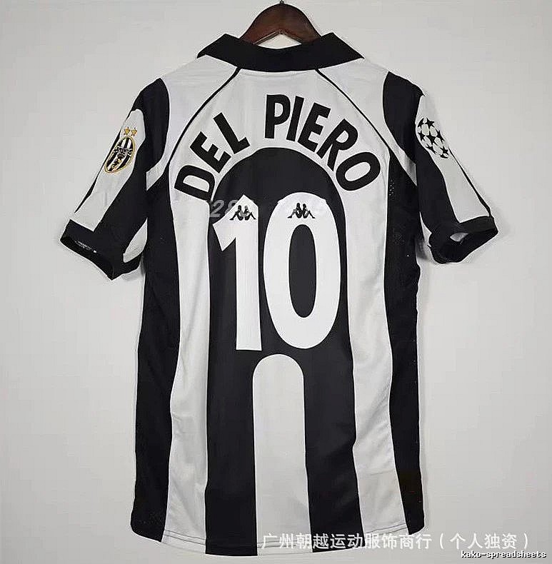 Manchester United Streetwear Beckham #7 soccer jersey White Black Retro with Logo Accent