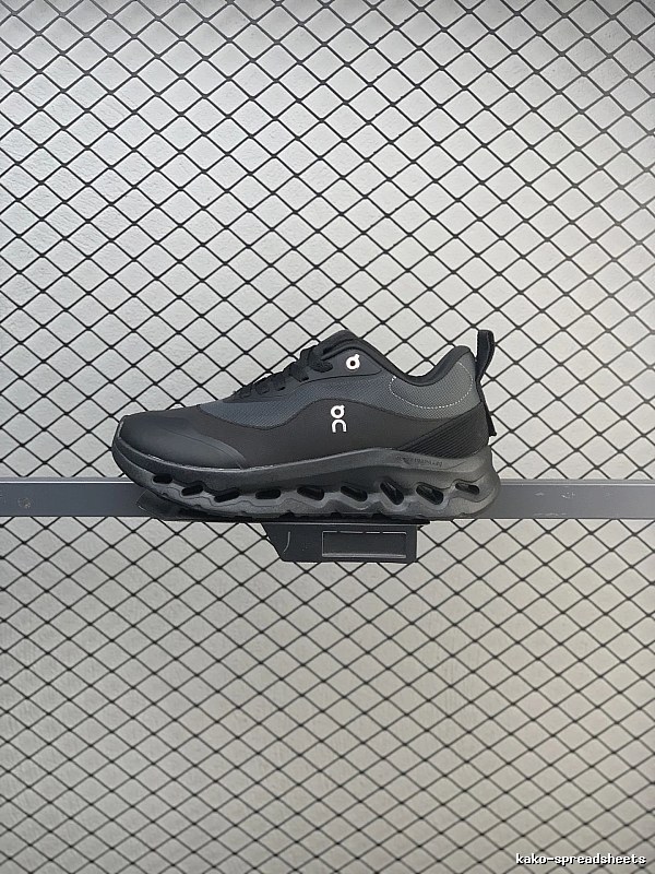 On Cloud Runners, Black and Technical Side Panels